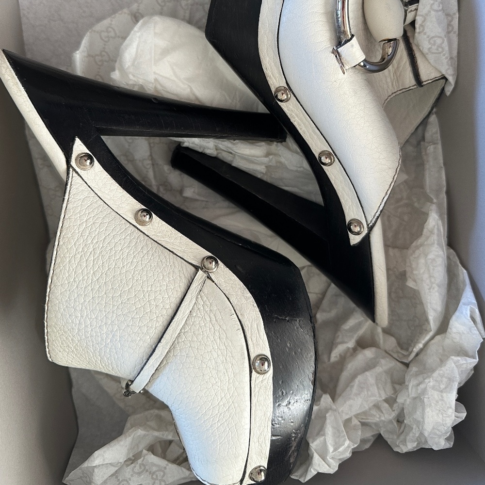 NWOT GUCCI HEELS - Picture 2 of 7